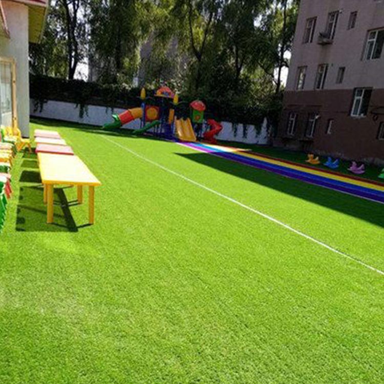 Advantages & Disadvantages From Playing Soccer on Artificial Turf