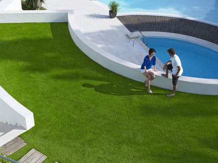 Artificial grass Improves Gardens & Landscapes